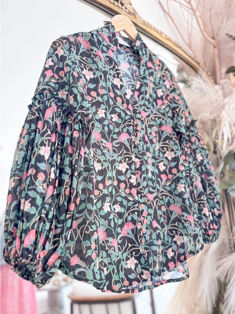 KLEID for Her,Agatha Blouse Floral Puff-Sleeve Blouse in Black with Pink & Green